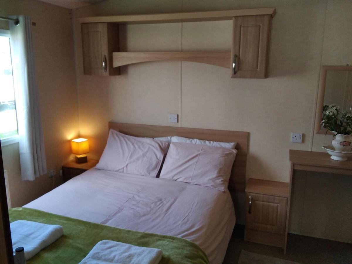 Private Caravan Situated At Parkdean Holiday Resort St Margaret'S At Cliffe Number 18 Eksteriør billede